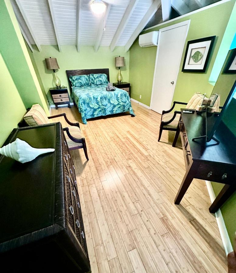 Вилла Harbor View 2Bed 1Bath Loft In Downtown Red Hook! East End  Экстерьер фото